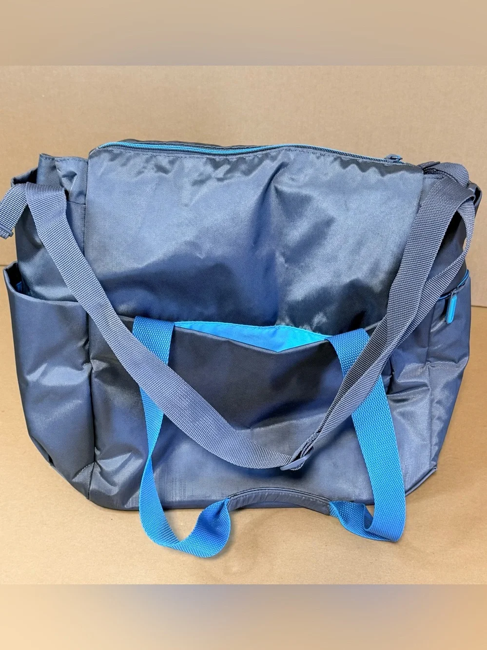 Skip Hop Fit All Access Messenger Diaper Bag in Gray/Turquoise W Changing Pad